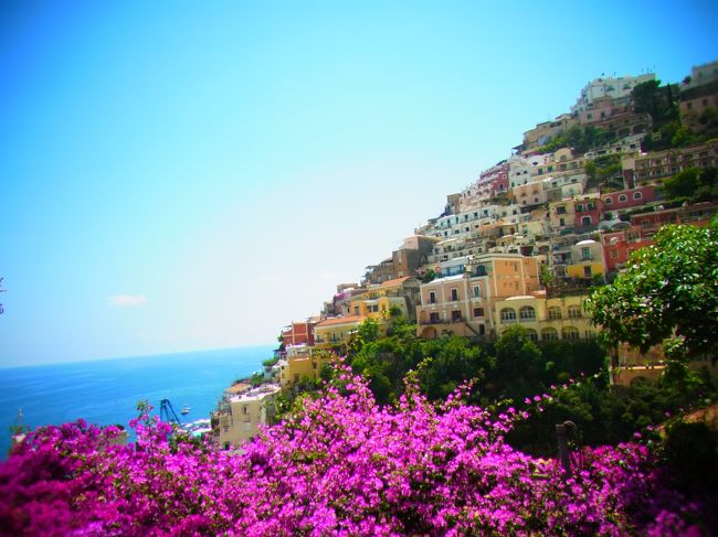 春のポジターノの街並み