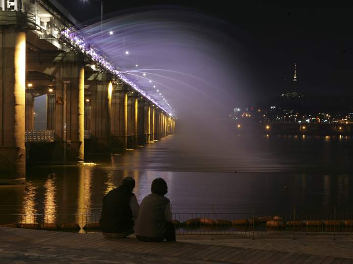 盤浦大橋の月光レインボー噴水
